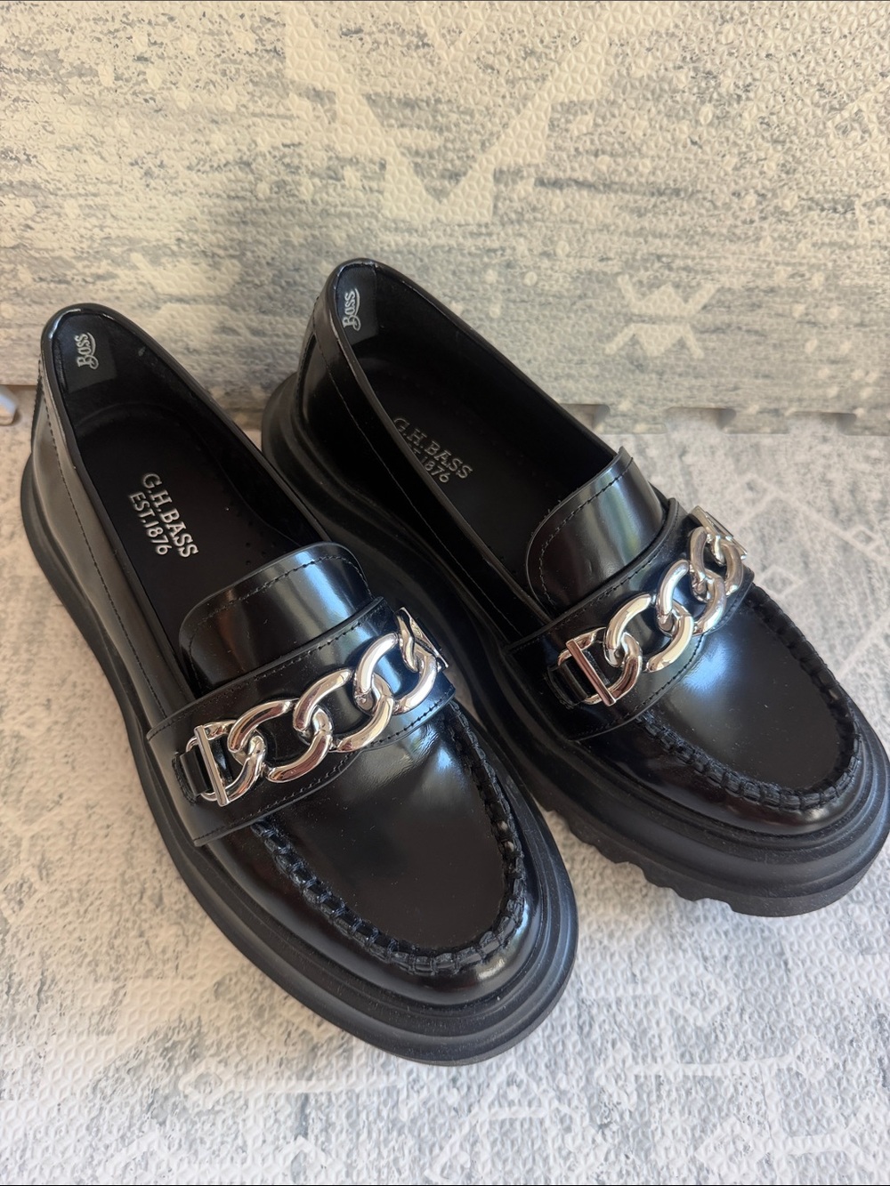 G.H. Bass Black Patent Chunky Chain Loafers Womens Sz 6.5